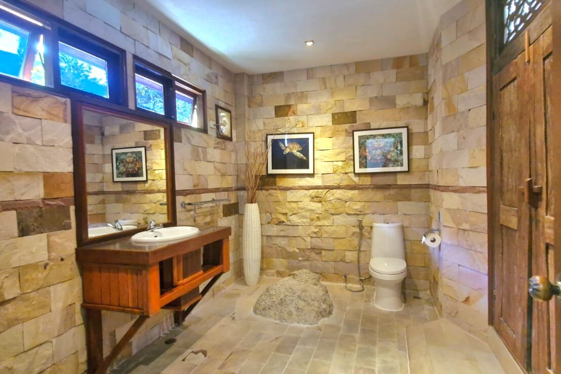 Villa 2 Bathroom 1.