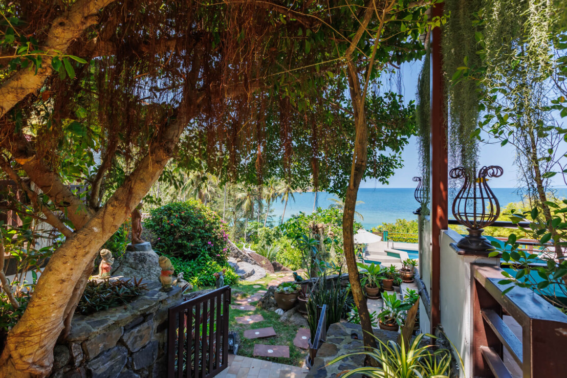 Magical Garden -  Steps to Sala.